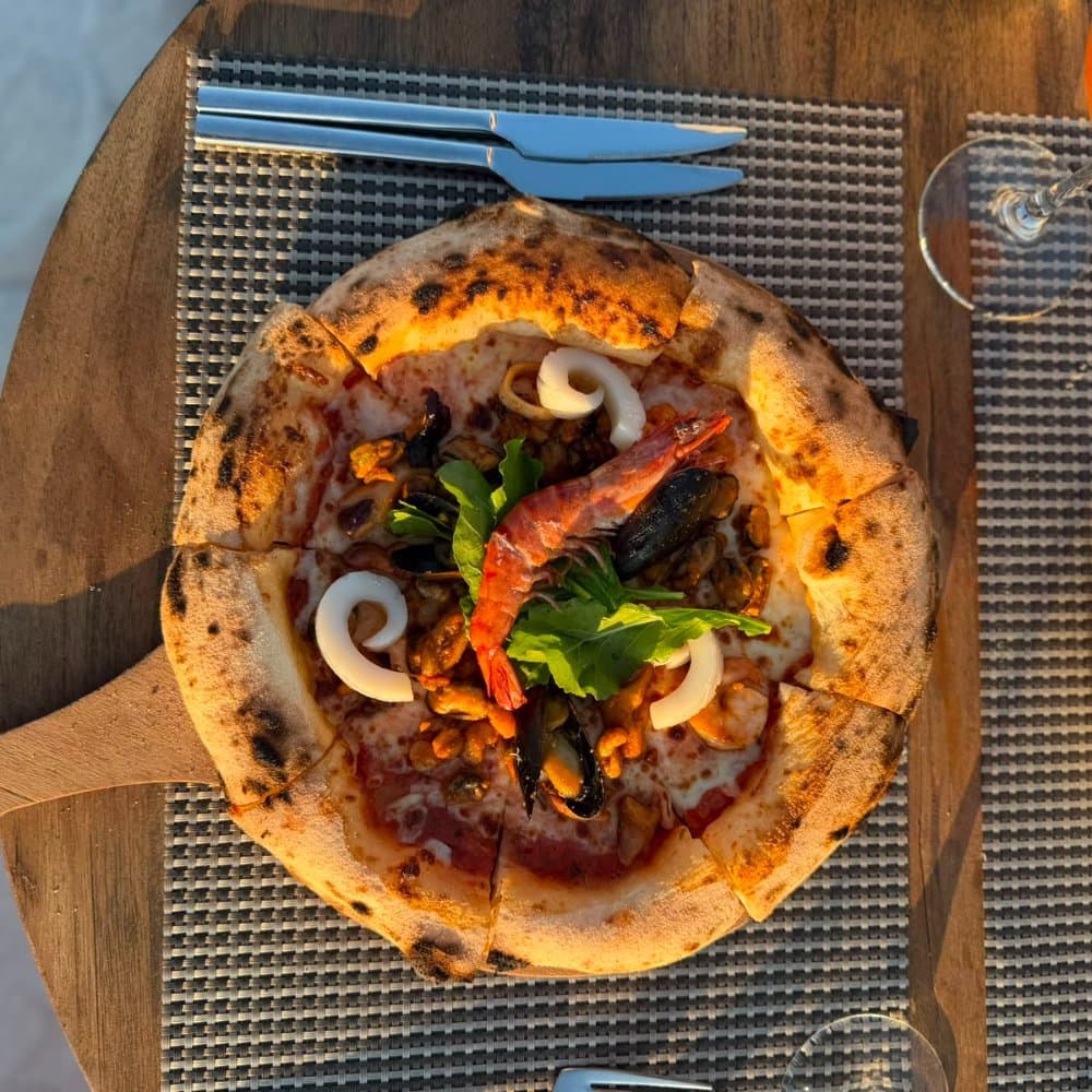 Dağ Mantarlı Deniz Mahsullü Pizza